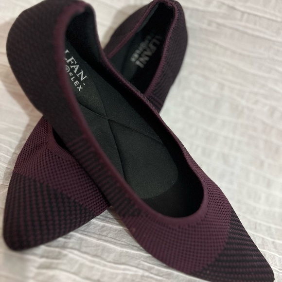 ALFANI Women's Burgundy Flats size 7w - Picture 1 of 10